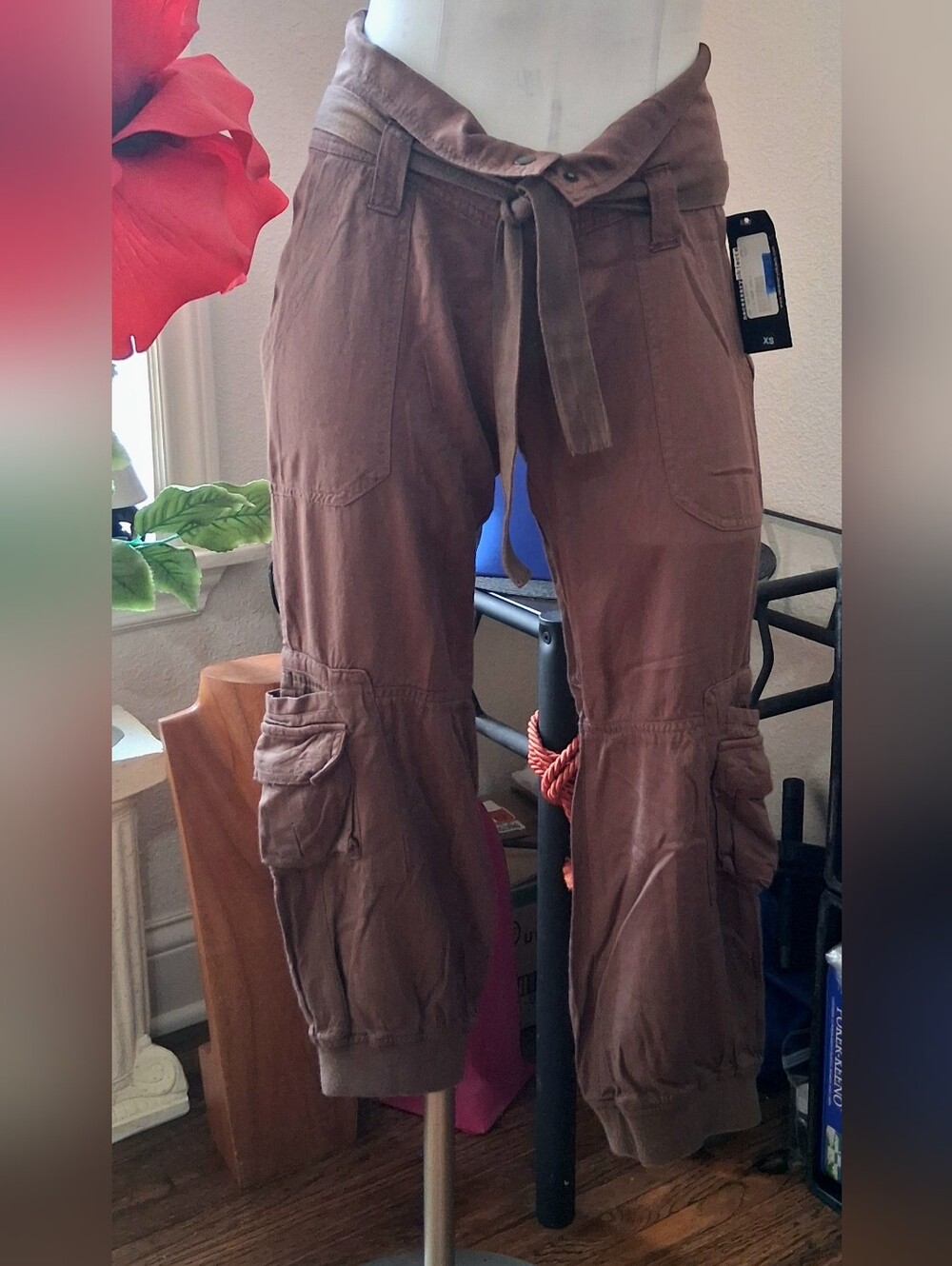 Women's Cropped Cargo Jogger Pants